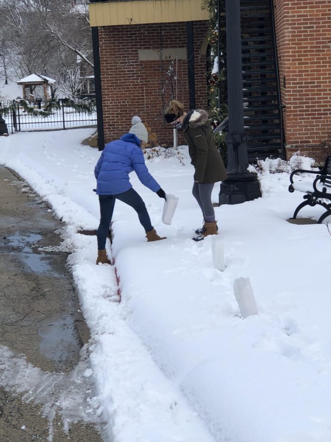  Helping get people in the holiday spirit, Kristin Hall ‘21 and Maggie Handfelt ‘21 help set up the Luminaria. The Luminaria is a great way to get involved in the community while spreading holiday cheer and we can’t wait for the opportunity to do it again. 