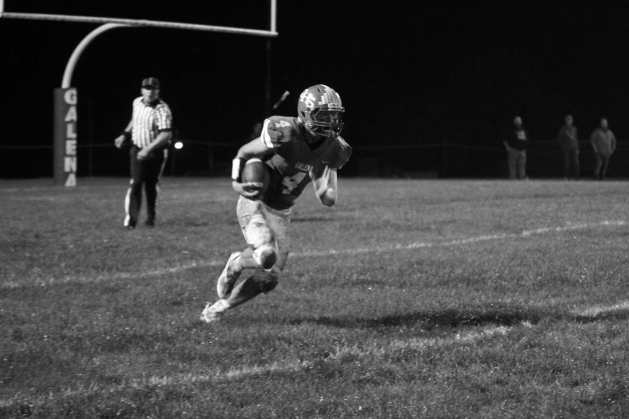 Quarterback Ethan Hefel ‘22 keeps his eyes on the prize as he carries the ball toward a touchdown. “Running the ball to the end zone, I had a huge adrenaline rush,” said Hefel. “It was important to me to win the last home game of my high school football career. The past two seasons have been different from before in that the team has been more motivated, with a goal of getting our team back into the playoffs.”